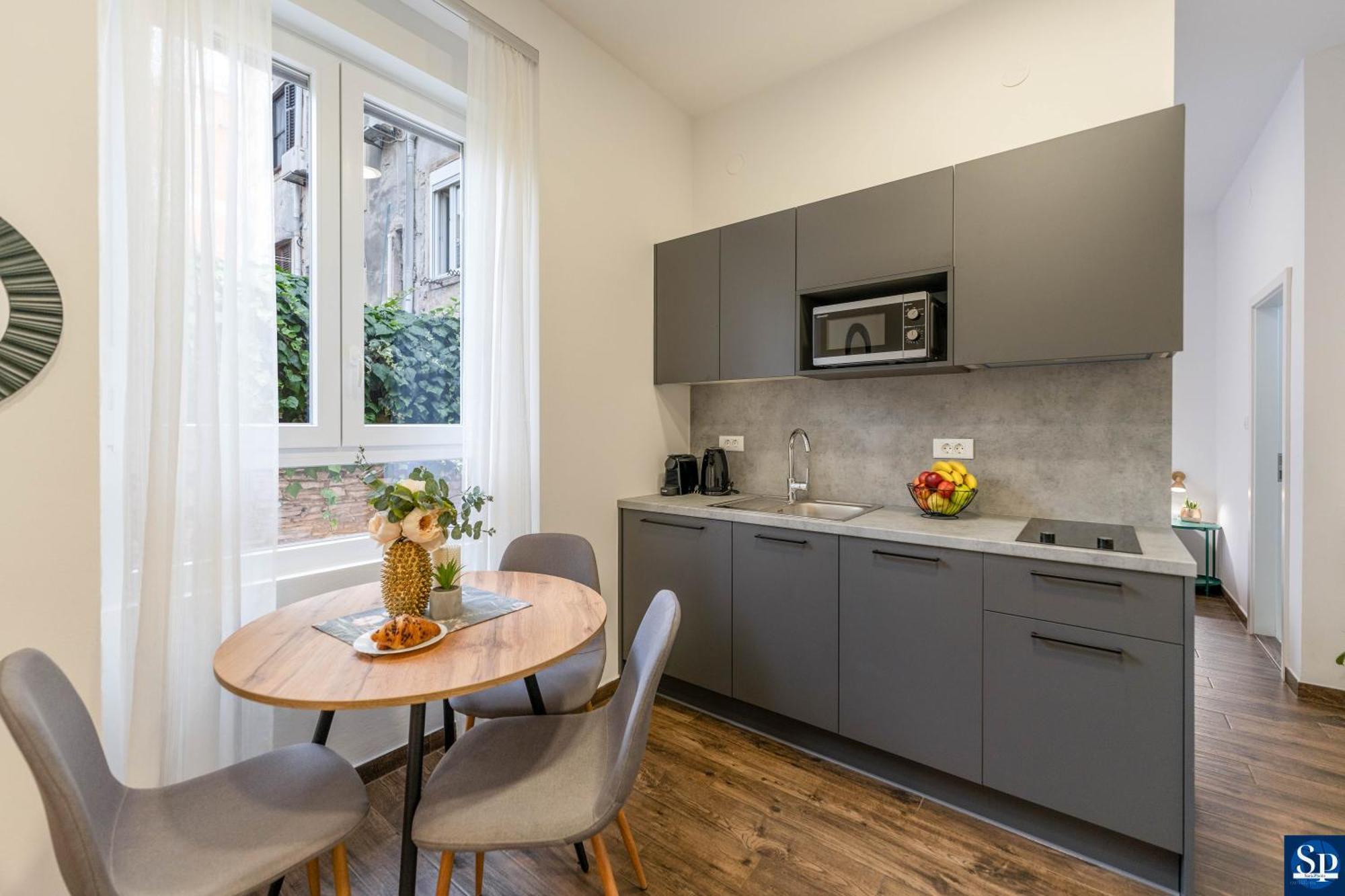 Colosseum Garden Studio Apartments Pula Exterior photo